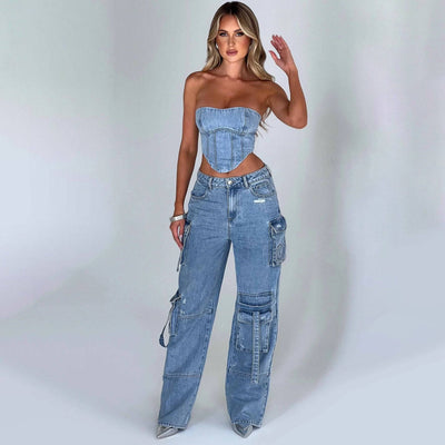 Woman wearing Multi-pocket mid-waist straight Jeans